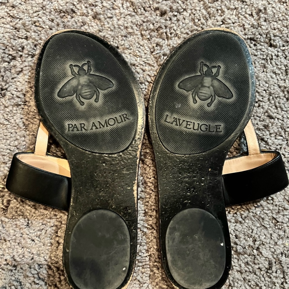 Authentic Gucci sandals.. 250.00 - Picture 2 of 2